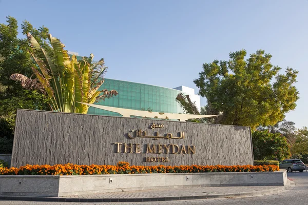 Dubai, Egyesült Arab Emírségek - Dec 13: Meydan Hotel a ló lóversenypályán Dubaiban. December 13., 2014, Dubai, Egyesült Arab Emírségek — Stock Fotó