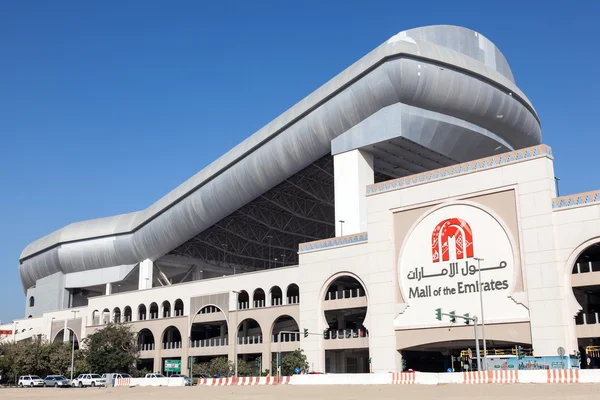 DUBAI, Emiratos Árabes Unidos - DIC 13: Centro comercial de los Emiratos con Ski Dubai. 13 de diciembre de 2014 en Dubai, Emiratos Árabes Unidos — Foto de Stock