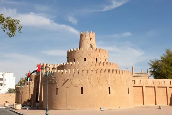 Эль-Айн, ОАЭ - DEC 15: Palace Museum in the city of Al Ain. 15 декабря 2014 года в Эль-Айн, Эмират Абу-Даби, Объединенные Арабские Эмираты — стоковое фото