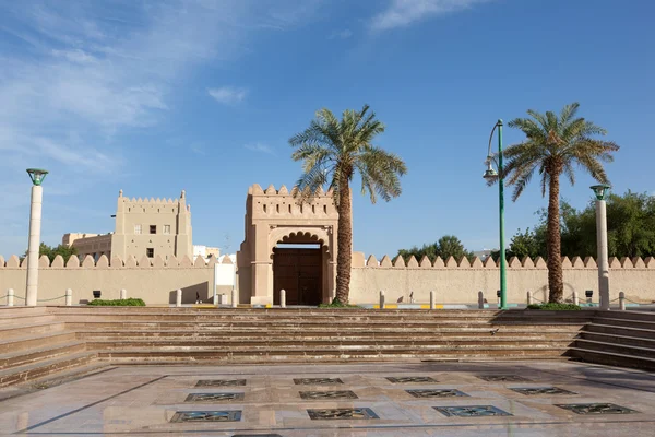 Plaza de la ciudad de Al Ain, Emirato de Abu Dhabi, Emiratos Árabes Unidos — Foto de Stock