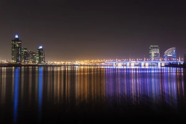 Дубай Крик ночью. Объединенные Арабские Эмираты — стоковое фото