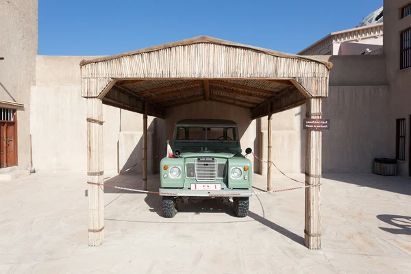 Ajman, Zjednoczone Emiraty Arabskie - Dec 17: Starego Land Rover w Muzeum Ajman. 17 grudnia 2014 w Ajman, Zjednoczone Emiraty Arabskie — Zdjęcie stockowe