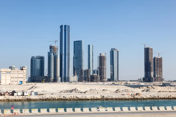 Skyline de la isla de Al Reem en Abu Dhabi, Emiratos Árabes Unidos — Foto de Stock
