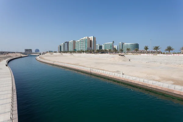 Canal Al Muneera em Abu Dhabi, Emirados Árabes Unidos — Fotografia de Stock