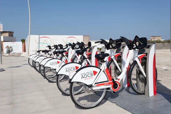 阿布达比-Dec 23: 阿布扎比自行车自行车亚海滩站。2014 年 12 月 23 日在阿拉伯联合酋长国阿布扎比 — 图库照片
