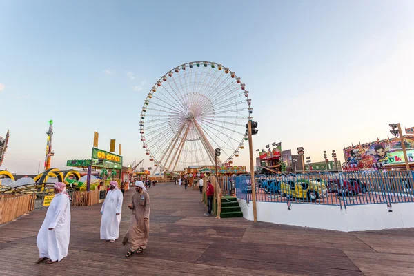 DUBAI, UAE - DEC 18: Ferris Wheel at the Global Village in Dubai. December 18, 2014 in Dubai, United Arab Emirates — Stock Photo, Image