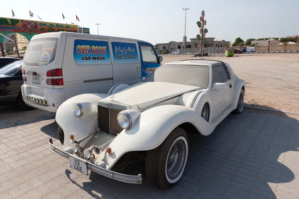 FUJAIRAH, EAU - DEC 17: Mercedes-Benz Excalibur Roadster em Fujairah. 17 de dezembro de 2014 em Fujairah, Emirados Árabes Unidos — Fotografia de Stock