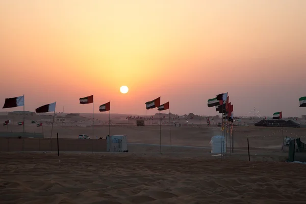 Pôr do sol no deserto de Madinat Zayed, Emirado de Abu Dhabi, Emirados Árabes Unidos — Fotografia de Stock