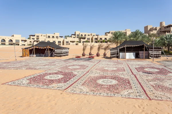 Resort deserto no Emirado de Abu Dhabi, Emirados Árabes Unidos — Fotografia de Stock