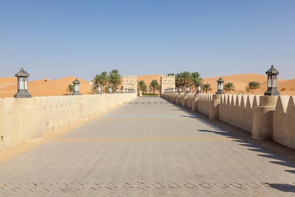 Desert resort in het emiraat van Abu Dhabi, Verenigde Arabische Emiraten — Stockfoto