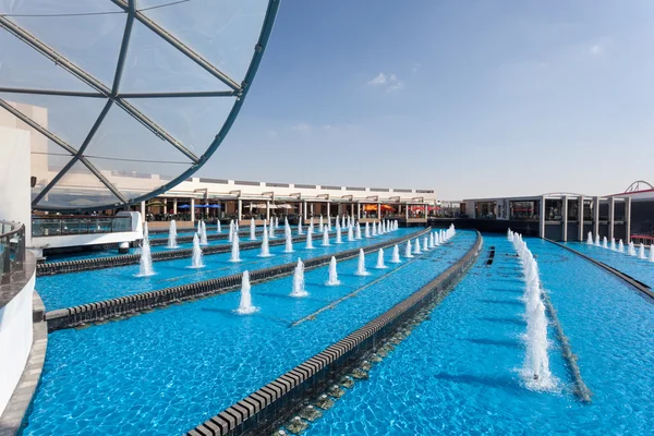 ABU DHABI - DEC 19: Fountain at the Ferrari World Theme Park at the Yas Island, Abu Dhabi. December 19, 2014 in Abu Dhabi, UAE — Stock Photo, Image