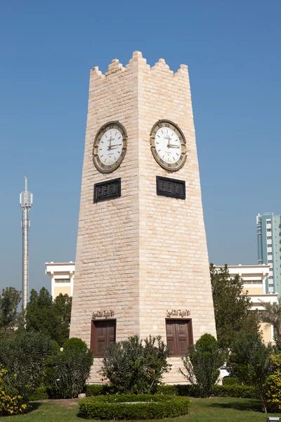 Koeweit - 9 Dec: klokkentoren rotonde in district Sharq, Kuwait City. 9 december 2014 in Koeweit, Midden-Oosten — Stockfoto