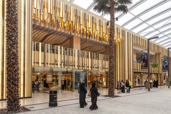 KUWAIT- DECEMBER 10: Interior of The Avenues Mall in Kuwait. December 10, 2014 in Kuwait City, Middle East — Stock Photo, Image