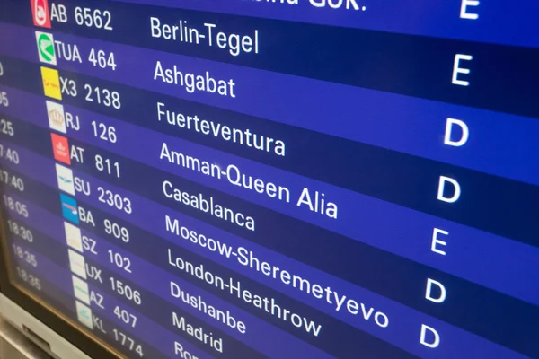 FRANKFURT MAIN - DEC 6: Departure board with destination airports in Frankfurt Main. December 6, 2014 in Frankfurt Main, Germany — Stock Photo, Image