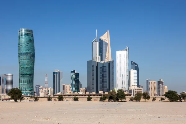 Rascacielos en el centro de Kuwait, Oriente Medio — Foto de Stock