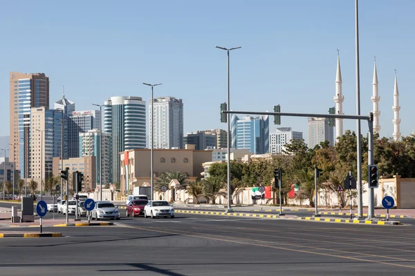 Fujairah, Egyesült Arab Emírségek - Dec 14-én: Street-downtown-Fujairah várostól. December 14-jén 2014 Fujairah, Egyesült Arab Emírségek — Stock Fotó