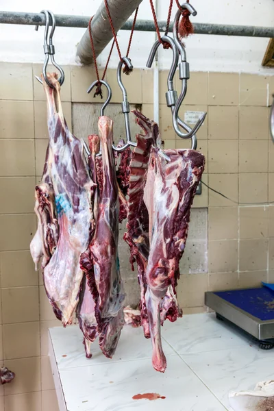 Mięso w rzeźnika sklep w Umm Al Quwain, Zjednoczone Emiraty Arabskie — Zdjęcie stockowe