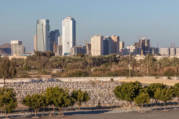 Islamitische begraafplaats in de stad van Fujairah, Verenigde Arabische Emiraten — Stockfoto