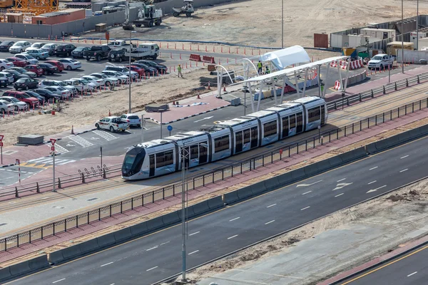 DUBAI, UAE - DEC 16: New tram service in the city of Dubai. December 16, 2014 in Dubai, United Arab Emirates — Stock Photo, Image