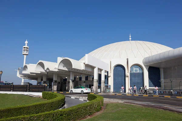 SHARJAH, UAE - DEC 17: Terminal at Sharjah International Airport. December 17, 2014 in Sharjah, United Arab Emirates — Stock Photo, Image