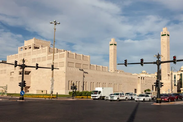 AL AIN, Emiratos Árabes Unidos - DIC 15: Mezquita Sheikha Salama Bint Betty en Al Ain, Emirato de Abu Dhabi. 15 de diciembre de 2014 en Al Ain, Emiratos Árabes Unidos — Foto de Stock