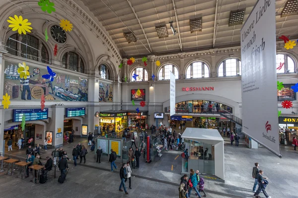 BREMEN, ALEMANHA - APR 5: Interior da Estação Ferroviária Central, na cidade de Bremen. 5 de abril de 2014 em Bremen, Alemanha — Fotografia de Stock