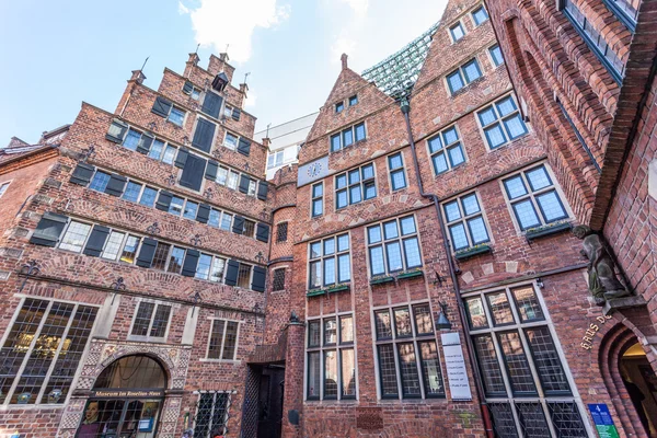 Bremen, Németország - ápr 5: Tégla épületek a régi város Bréma történelmi Boettcher utcában. Április 5, 2014-Bremen, Németország — Stock Fotó