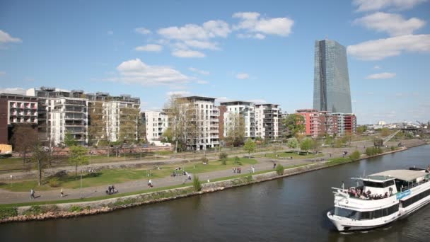 Crucero en el río Main en Frankfurt, Alemania — Vídeos de Stock