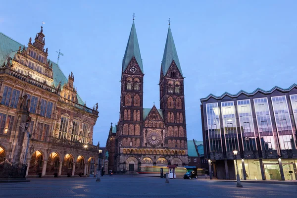 街の中心広場に Bremer Dom 大聖堂。ブレーメン、ドイツ — ストック写真