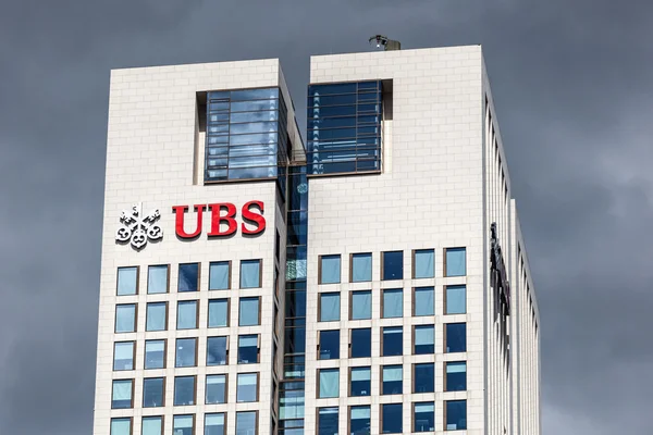 Frankfurt Main - Apr 18: The Ubs banka budova ve městě Frankfurt. 18. dubna 2015 v Frankfurt Main, Německo — Stock fotografie