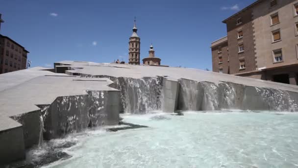 Фонтан на главной площади Сарагосы — стоковое видео