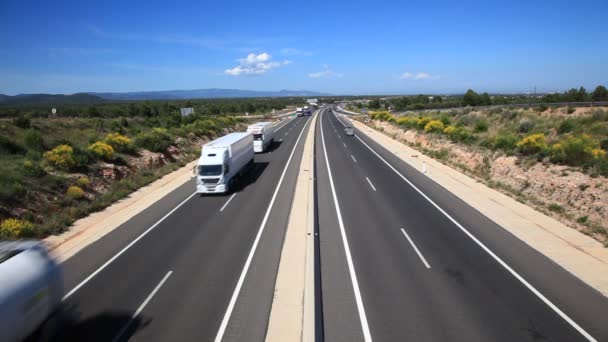 Tráfego na estrada — Vídeo de Stock