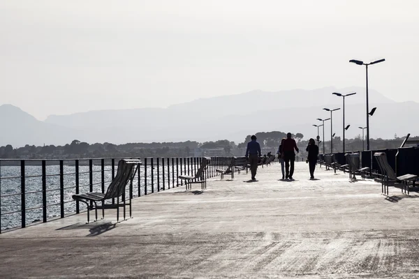 Promenade in de oude haven van Cambrills — Stockfoto