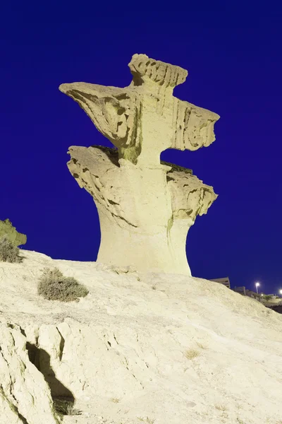 Formaciones de arenisca erosionadas iluminadas por la noche. Bolnuevo, Mazarrón, provincia de Murcia, España —  Fotos de Stock