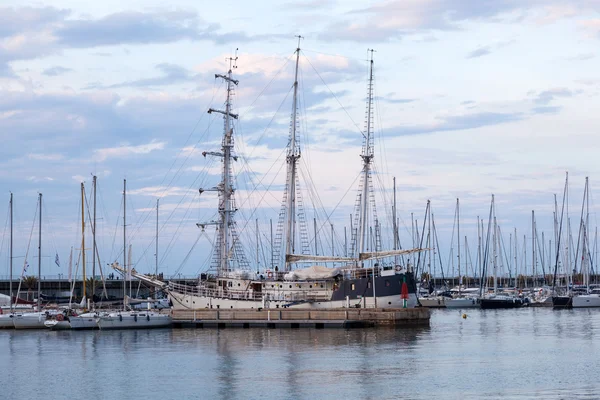 Historiska skepp i Valencia — Stockfoto