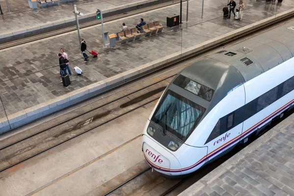 Zug im Bahnhof Zaragoza delicias — Stockfoto