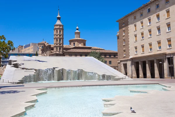 Fontän i Zaragoza, Spanien — Stockfoto