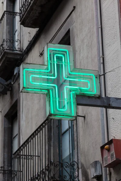 Zöld gyógyszertár jele — Stock Fotó
