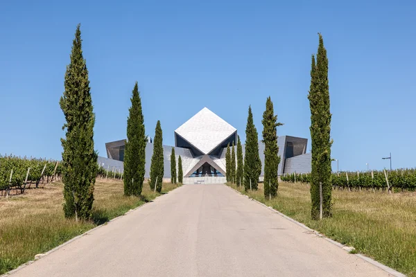 Futuristisches Gebäude eines Weingut-Büros — Stockfoto