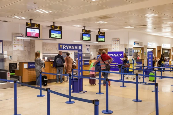Ryanair checkin licznik — Zdjęcie stockowe