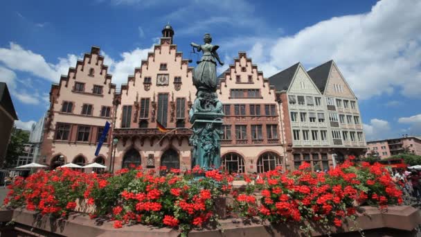 Estatua de la Señora de la Justicia en Frankfurt — Vídeo de stock