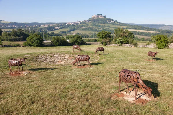 Ovce na pastvu sochy ve Francii — Stock fotografie