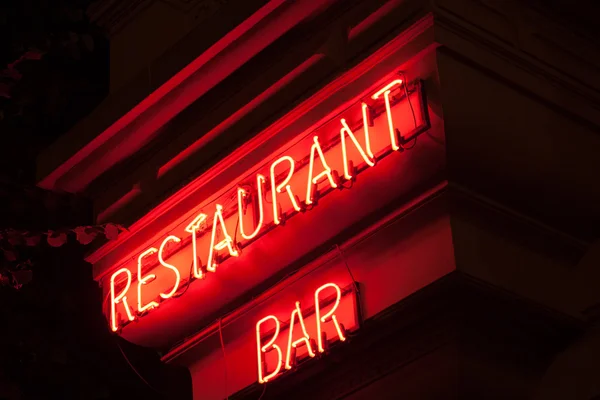 Restoran ve Bar kırmızı neon tabela — Stok fotoğraf