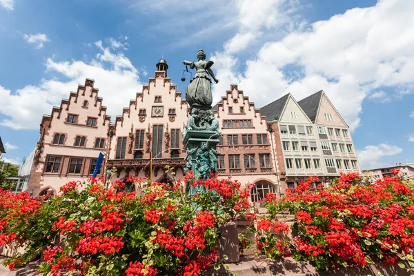 Pani sprawiedliwości statua w Frankfurt nad Menem, Niemcy — Zdjęcie stockowe