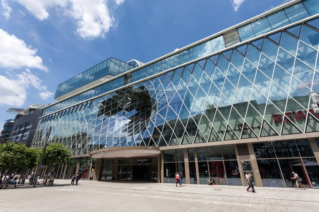 Modernes einkaufszentrum myzeil in frankfurt main, deutschland ...