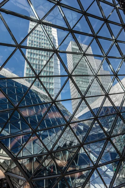 Interior del centro comercial MyZeil en Frankfurt, Alemania — Foto de Stock