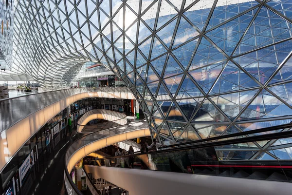 Interior do shopping MyZeil em Frankfurt, Alemanha — Fotografia de Stock