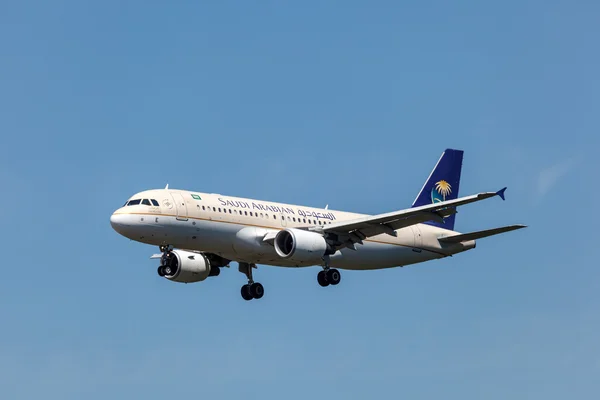 Самолёты Airbus A320 Saudi Arabian Airlines — стоковое фото