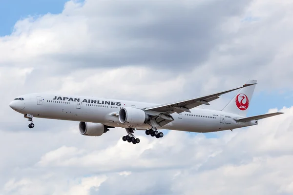 Japão companhias aéreas boeing 777 — Fotografia de Stock