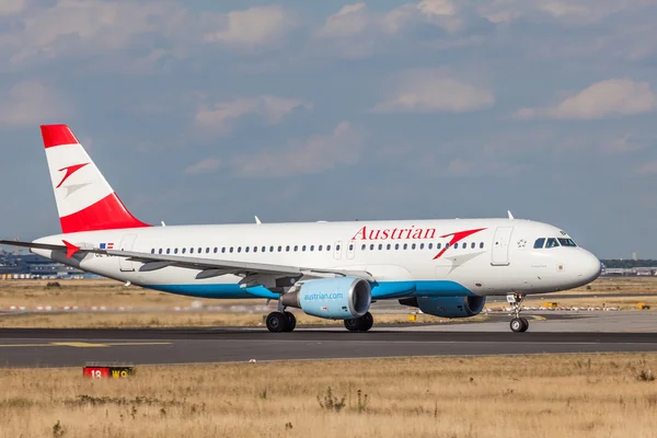 Airbus A321 der österreichischen Fluggesellschaften — Stockfoto